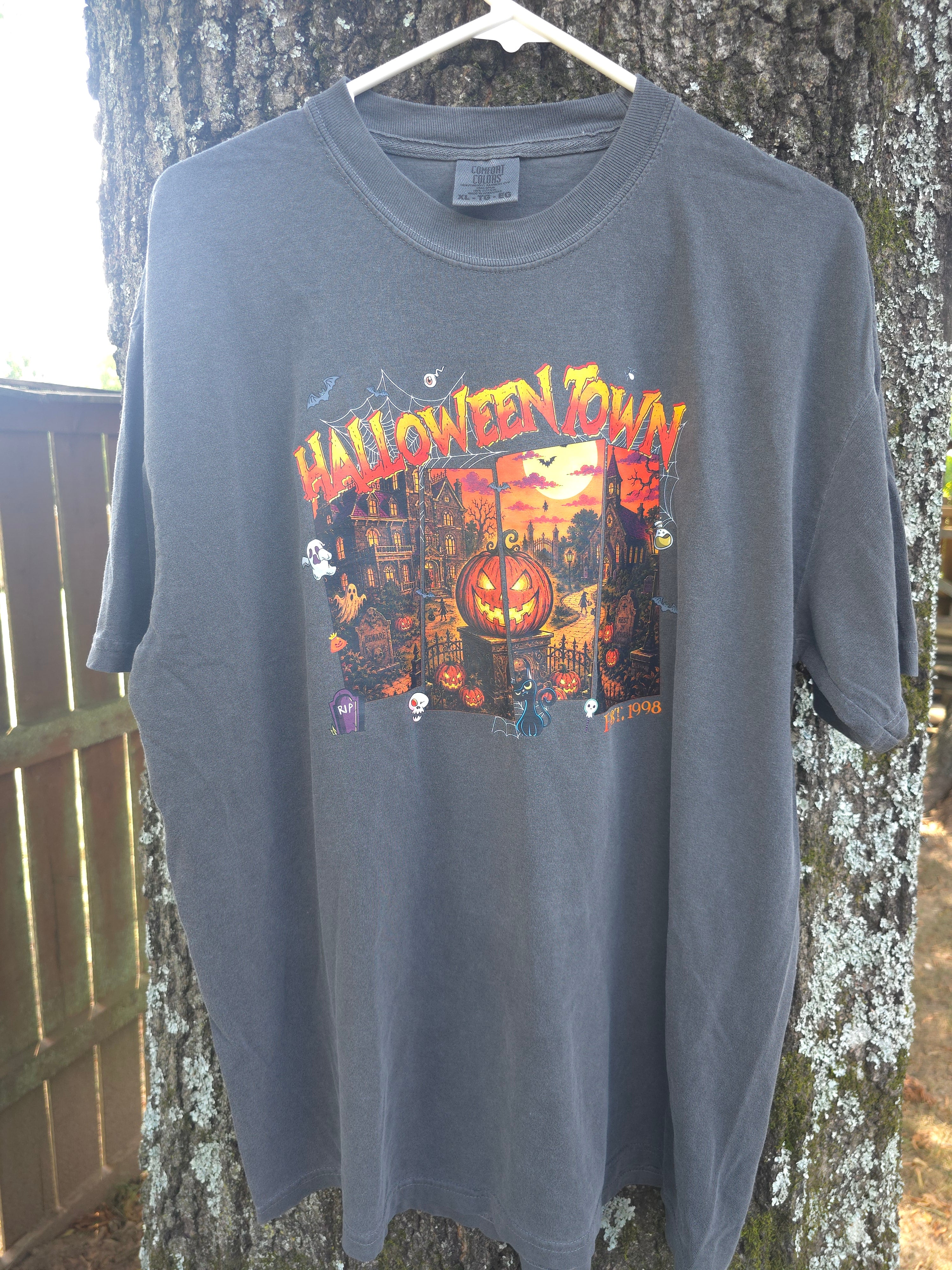 HALLOWEENTOWN TEE
